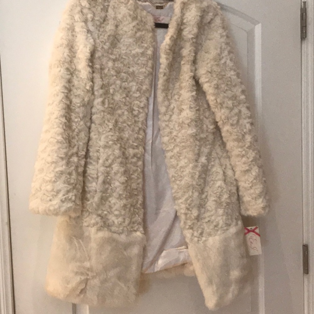 NWT ELIZA J. CREAM FAUX FUR.